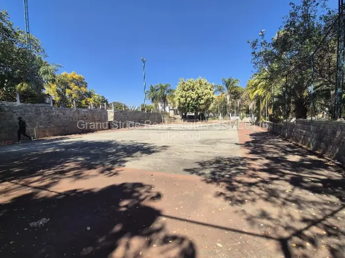 6 Bedroom House for Sale in Glen Lorne, Harare