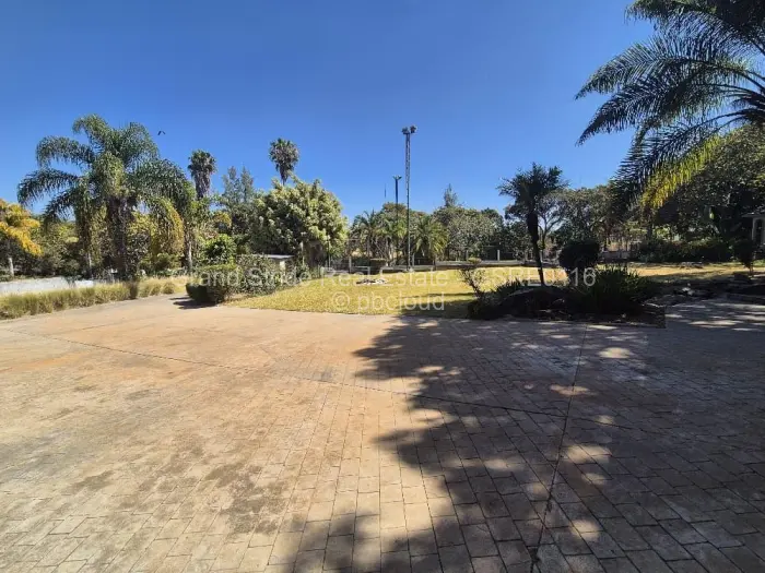 6 Bedroom House for Sale in Glen Lorne, Harare