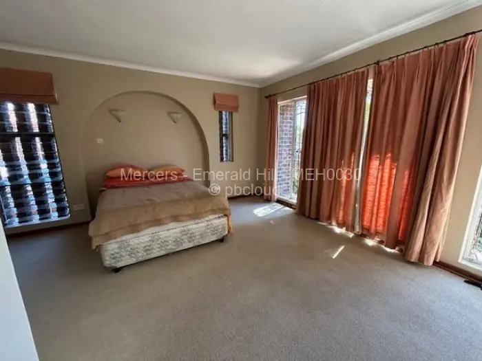 Townhouse/Complex/Cluster to Rent in Newlands