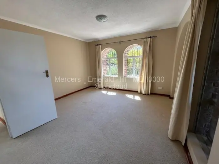 Townhouse/Complex/Cluster to Rent in Newlands