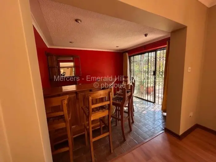 Townhouse/Complex/Cluster to Rent in Newlands