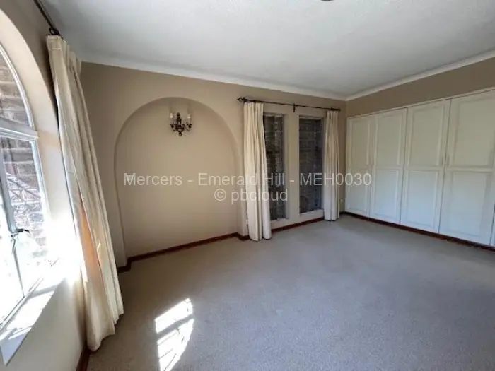 Townhouse/Complex/Cluster to Rent in Newlands
