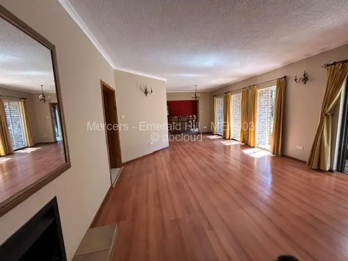 Townhouse/Complex/Cluster to Rent in Newlands