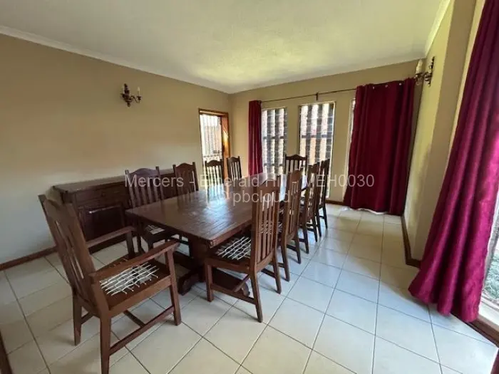 Townhouse/Complex/Cluster to Rent in Newlands