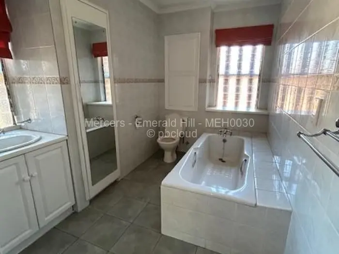 Townhouse/Complex/Cluster to Rent in Newlands