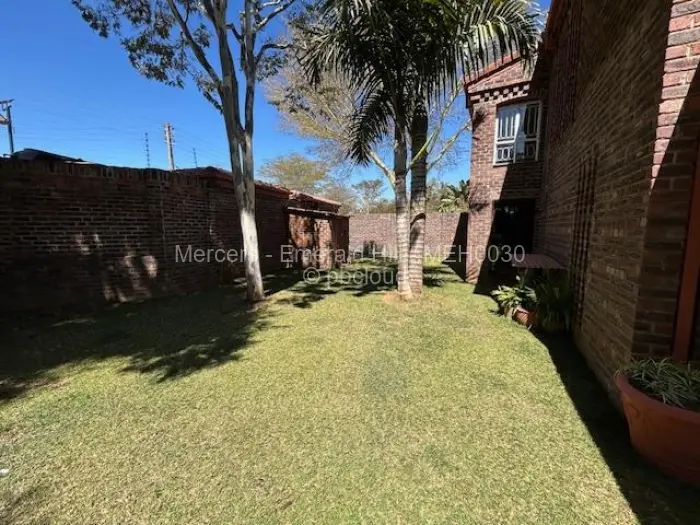 Townhouse/Complex/Cluster to Rent in Newlands
