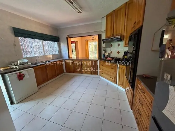 Townhouse/Complex/Cluster to Rent in Newlands