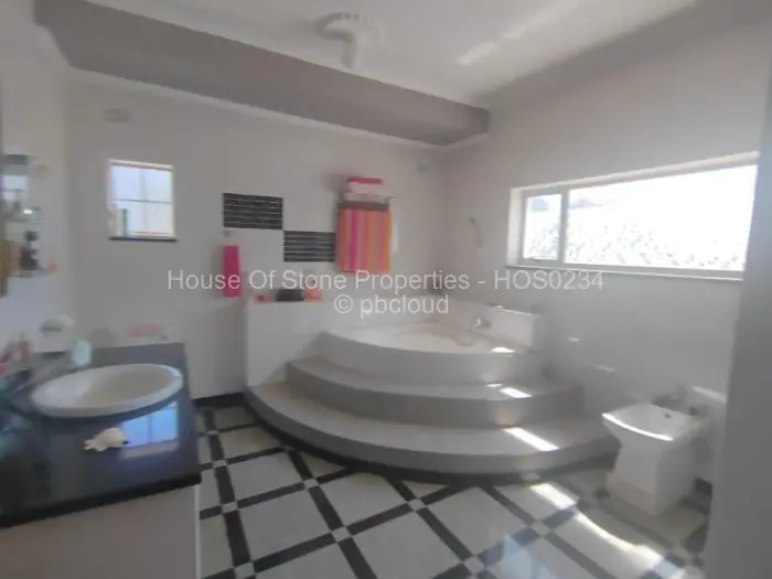 5 Bedroom House for Sale in Glen Lorne, Harare