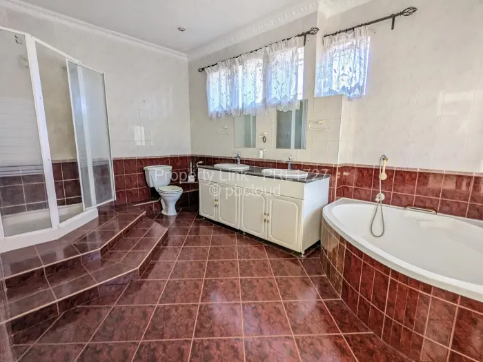 5 Bedroom House to Rent in Alexandra Park