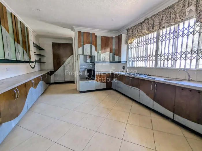 5 Bedroom House to Rent in Alexandra Park