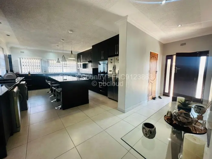 4 Bedroom House to Rent in Maranatha, Harare