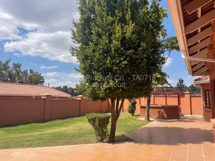 Townhouse/Cluster for Sale in Chisipite, Harare