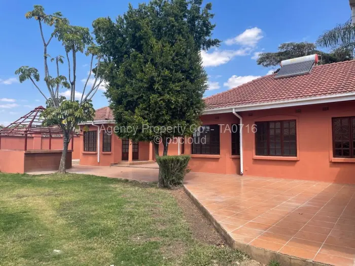 Townhouse/Cluster for Sale in Chisipite, Harare