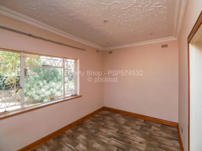 6 Bedroom House to Rent in Mount Pleasant