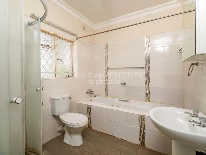 6 Bedroom House to Rent in Mount Pleasant
