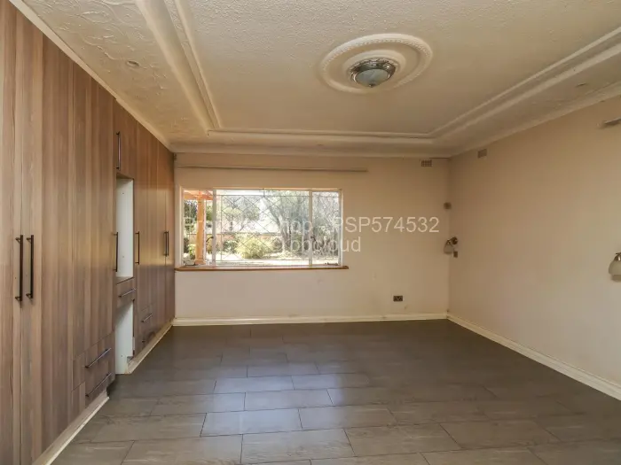 6 Bedroom House to Rent in Mount Pleasant