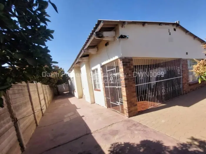 4 Bedroom House for Sale in Nkulumane, Bulawayo