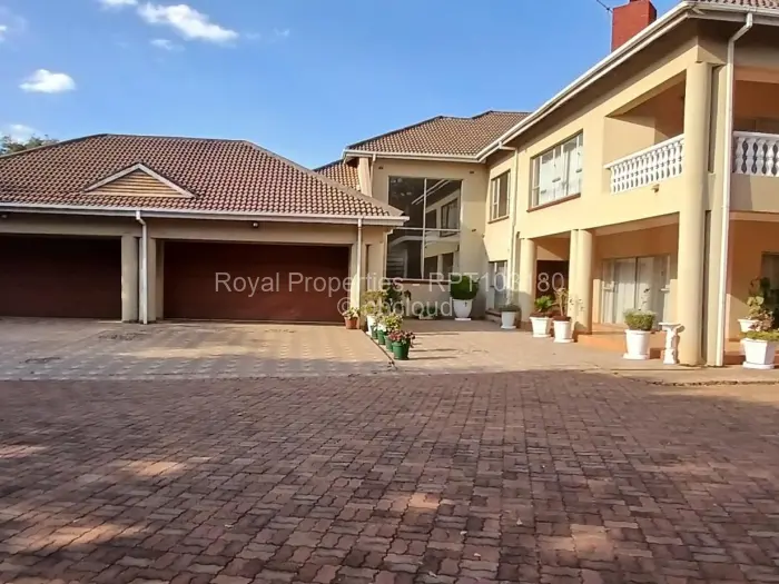 7 Bedroom House to Rent in Glen Forest