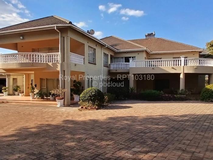 7 Bedroom House to Rent in Glen Forest, Harare