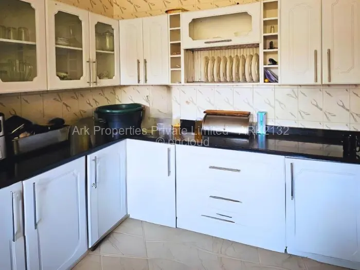 5 Bedroom House to Rent in Chadcombe