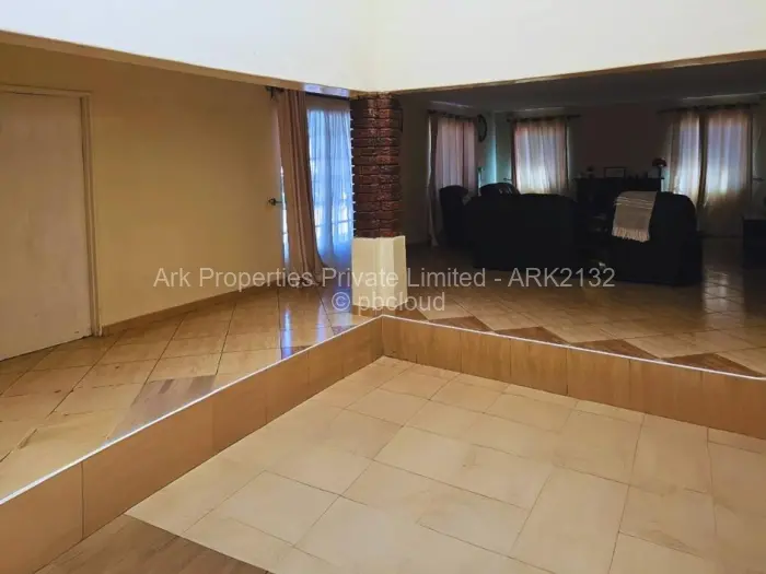 5 Bedroom House to Rent in Chadcombe