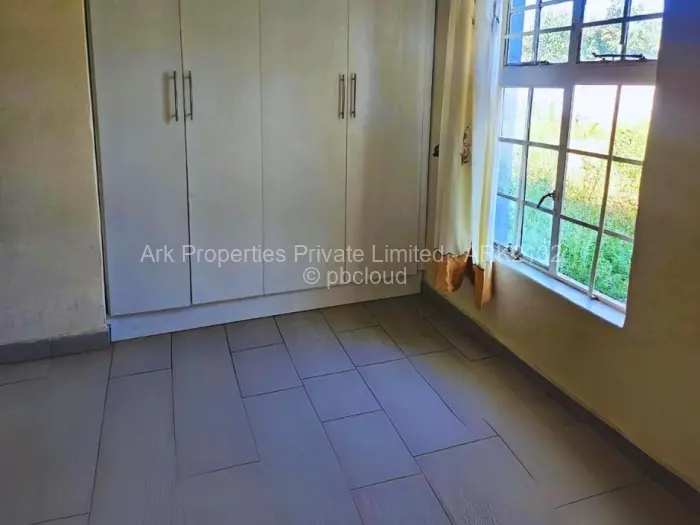 5 Bedroom House to Rent in Chadcombe