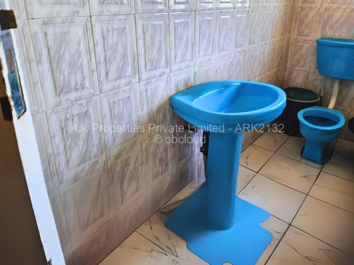 5 Bedroom House to Rent in Chadcombe