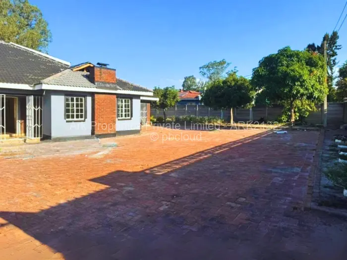 5 Bedroom House to Rent in Chadcombe