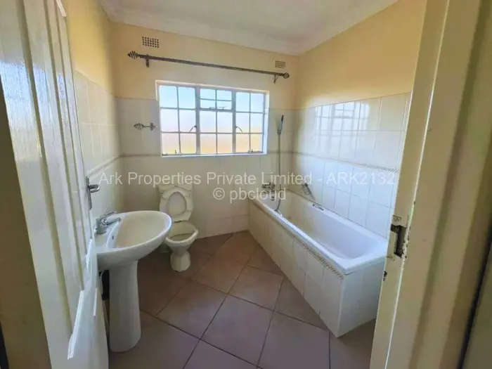 5 Bedroom House to Rent in Chadcombe