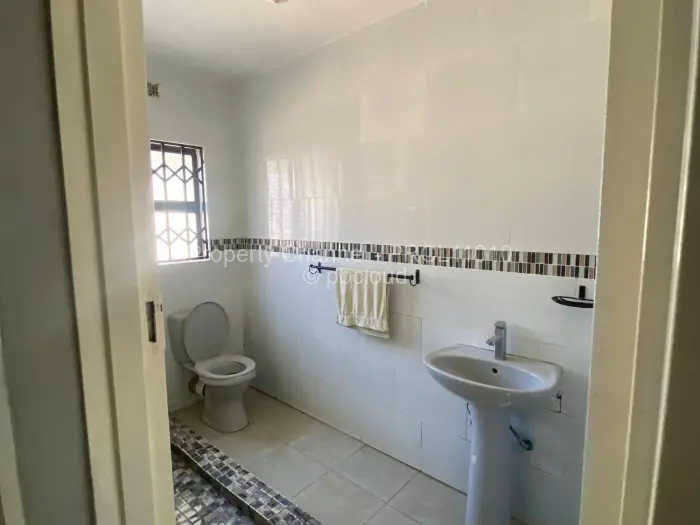 3 Bedroom House to Rent in Rockview, Harare