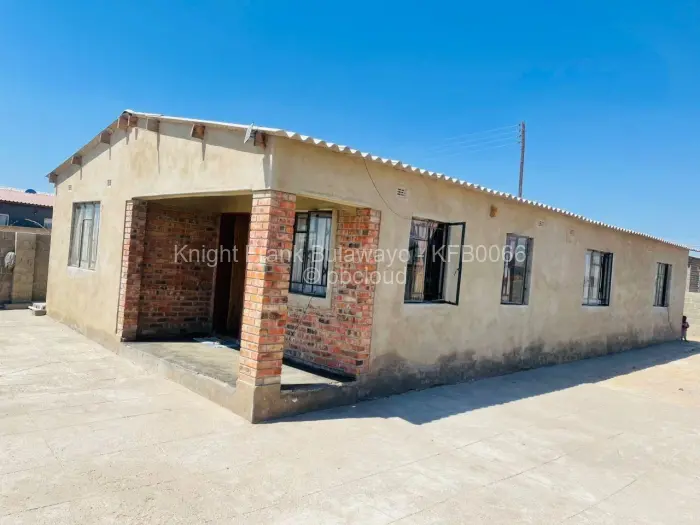 3 Bedroom House for Sale in Cowdray Park, Bulawayo