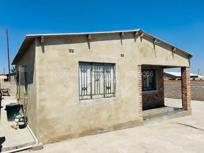 3 Bedroom House for Sale in Cowdray Park, Bulawayo