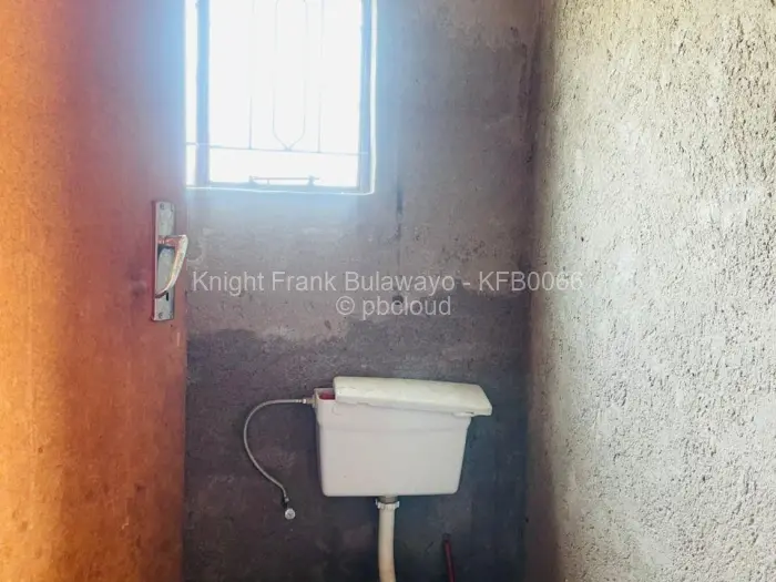 3 Bedroom House for Sale in Cowdray Park, Bulawayo