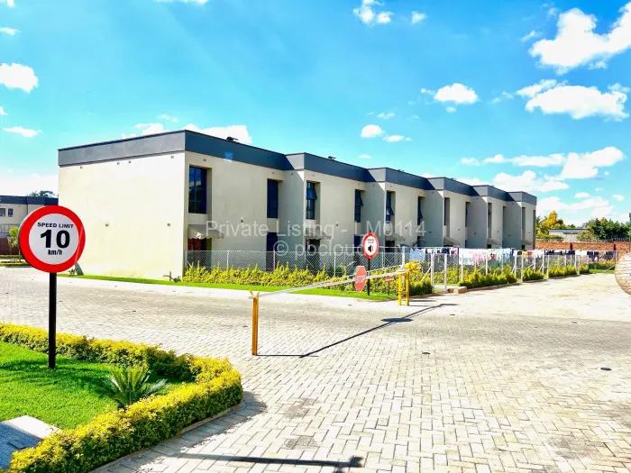Townhouse/Complex/Cluster to Rent in Strathaven, Harare