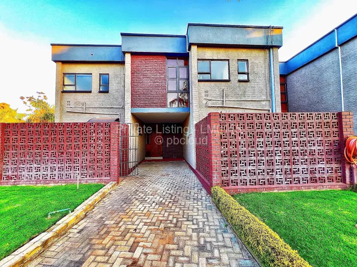 Townhouse/Complex/Cluster to Rent in Strathaven, Harare