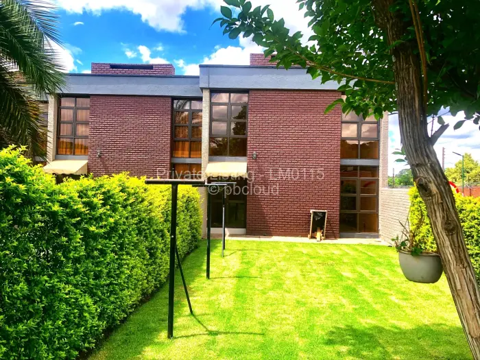 Townhouse/Complex/Cluster to Rent in Strathaven, Harare