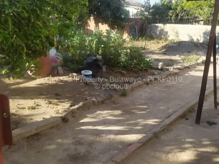 3 Bedroom House for Sale in Gwabalanda, Bulawayo