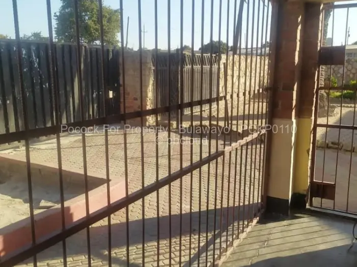 3 Bedroom House for Sale in Gwabalanda, Bulawayo