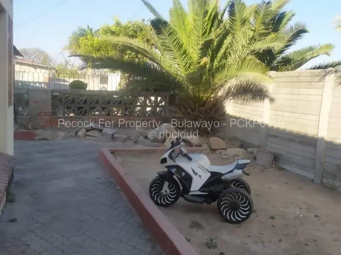 3 Bedroom House for Sale in Gwabalanda, Bulawayo