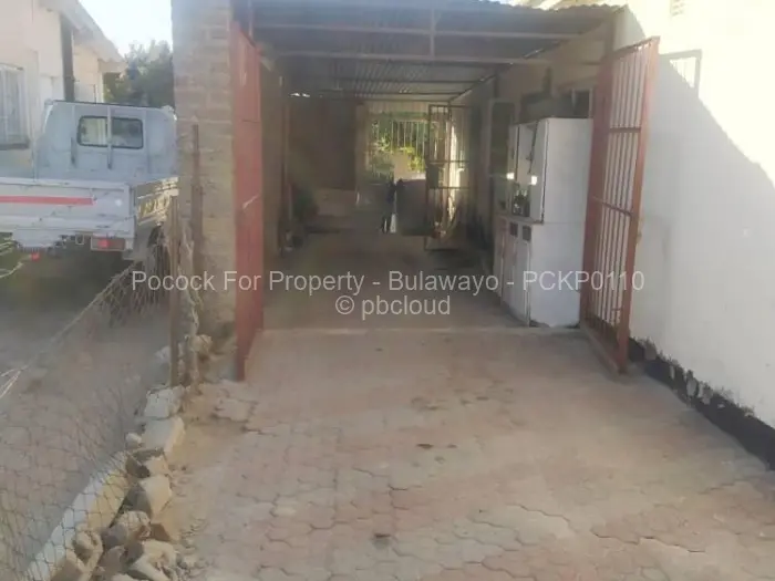 3 Bedroom House for Sale in Gwabalanda, Bulawayo