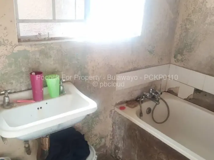 3 Bedroom House for Sale in Gwabalanda, Bulawayo