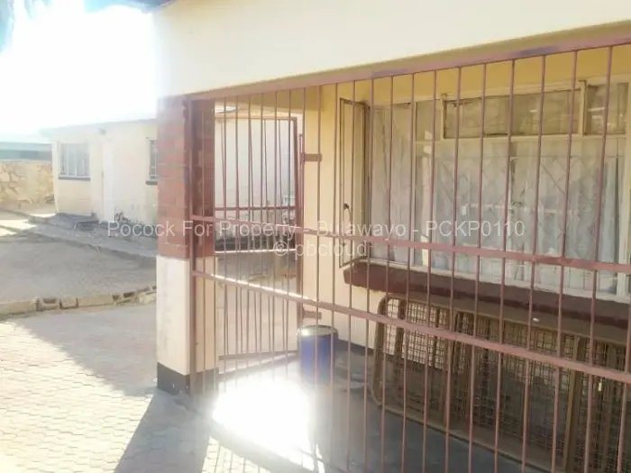 3 Bedroom House for Sale in Gwabalanda, Bulawayo