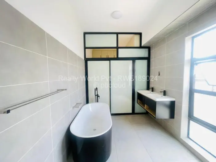 Flat/Apartment to Rent in Carrick Creagh Estate