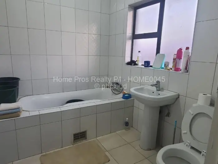 3 Bedroom House to Rent in Ashdown Park