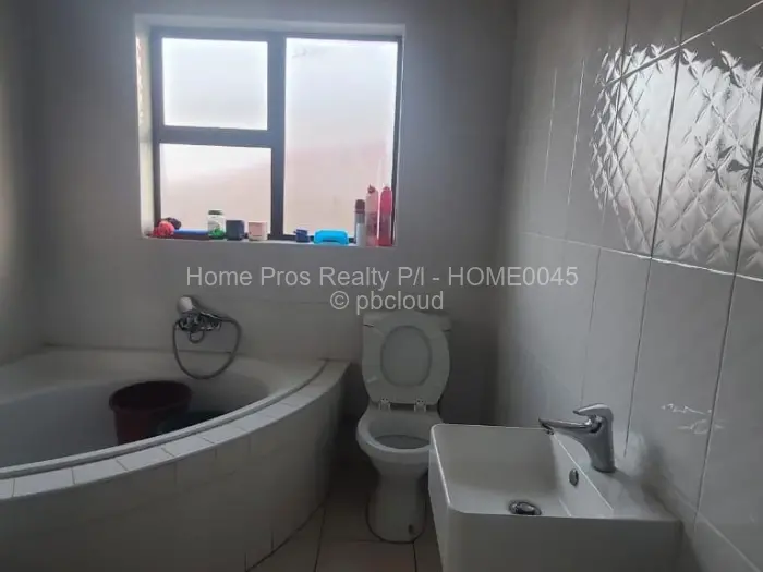 3 Bedroom House to Rent in Ashdown Park