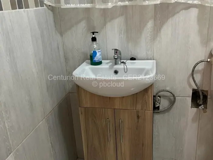 7 Bedroom House for Sale in Matsheumhlope, Bulawayo