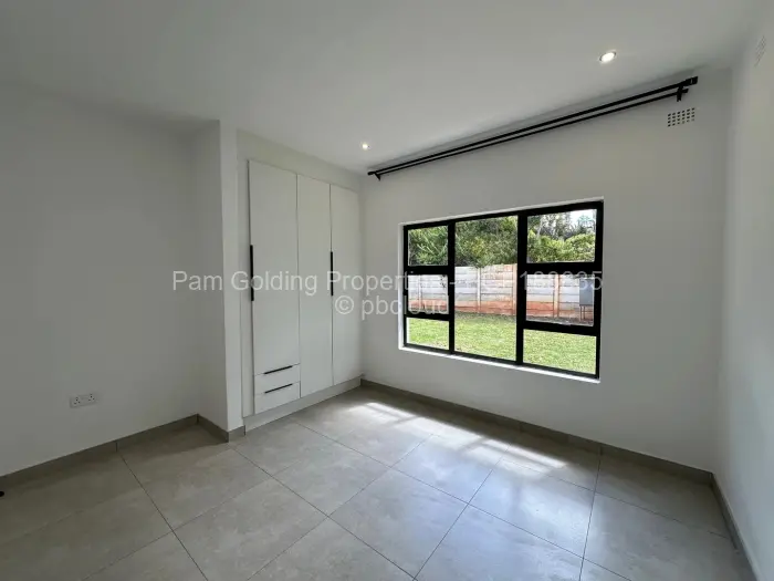 6 Bedroom House to Rent in Kambanji, Harare