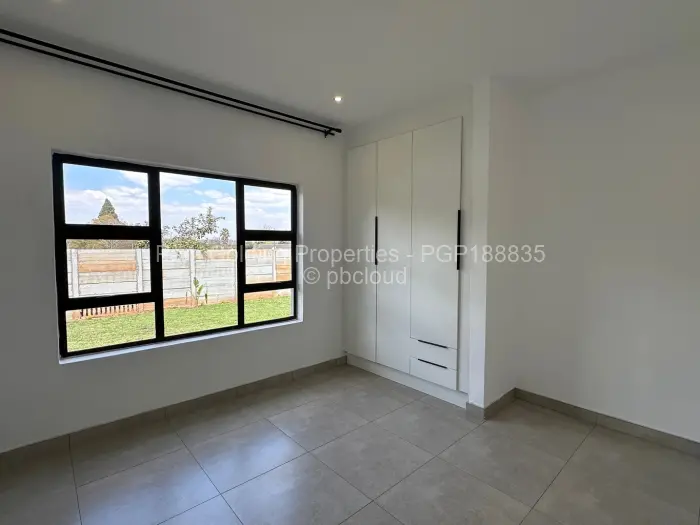 6 Bedroom House to Rent in Kambanji, Harare
