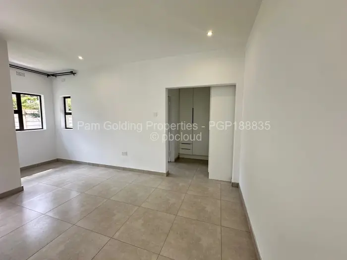 6 Bedroom House to Rent in Kambanji, Harare