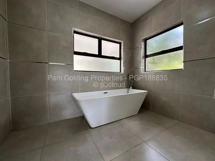 6 Bedroom House to Rent in Kambanji, Harare